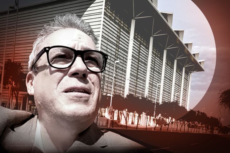 Tony Ortega and the Sandra Day O’Connor U.S. Courthouse in Phoenix, Arizona, where Backpage cofounder Michael Lacey is being tried.